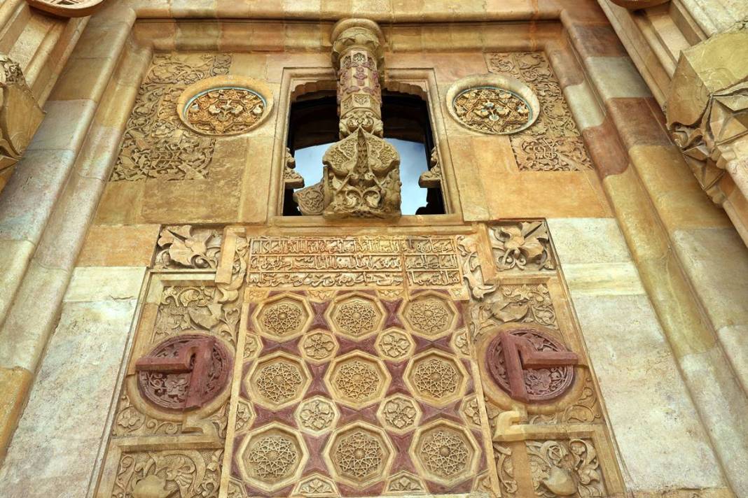 Bir dönemin akıl hastanesiydi: Ziyaretçi akını yaşanıyor! Aynı zamanda ibadethane, 9 yıllık restorasyon sona erdi 12